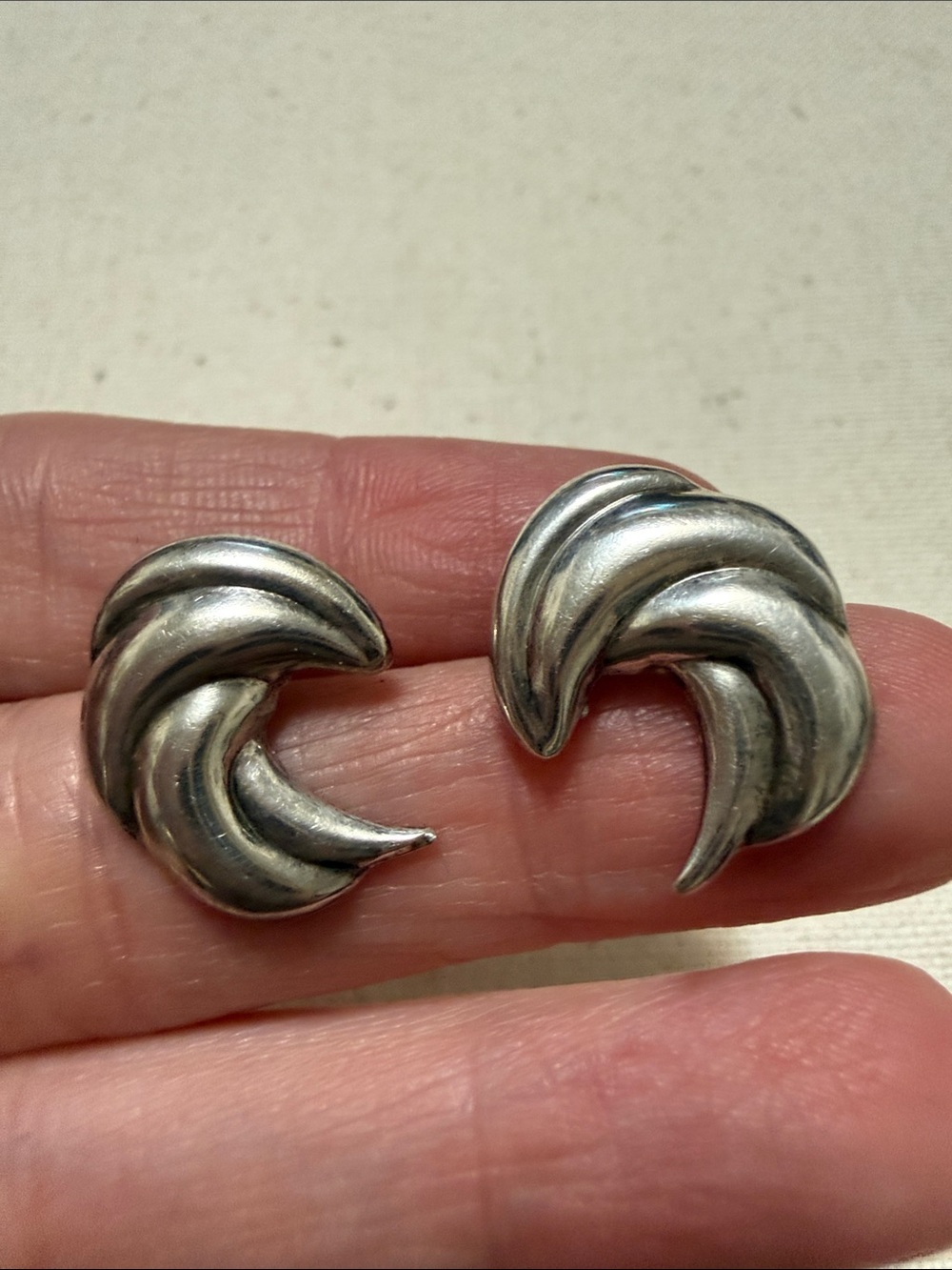 Vintage Sterling Silver 925 small shell like Curved Wave Earrings - Picture 2 of 11